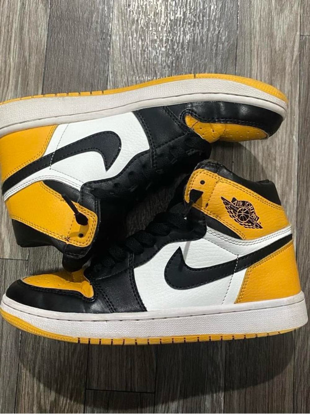 Nike Air Jordan 1 Retro High OG Taxi Sneakers